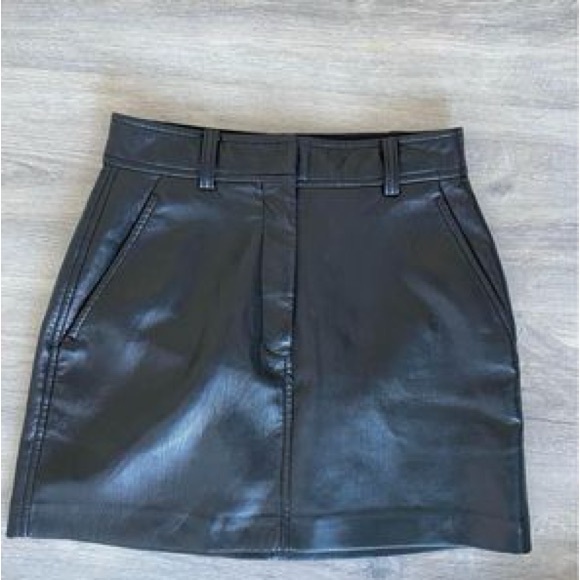BNWOT Aritzia Chisel skirt leather - Picture 2 of 2
